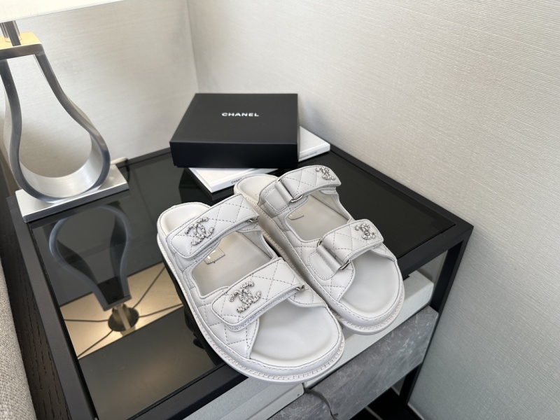 Белые босоножки Chanel