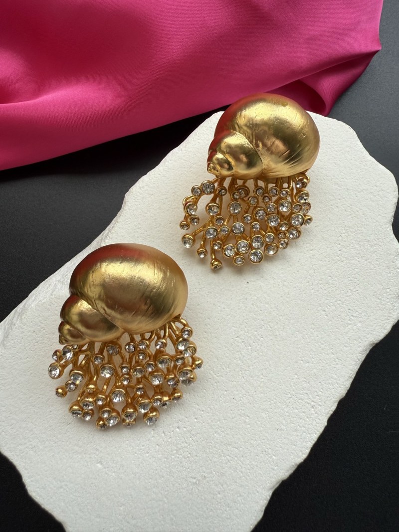 Серьги Schiaparelli в форме улитки с кристаллами