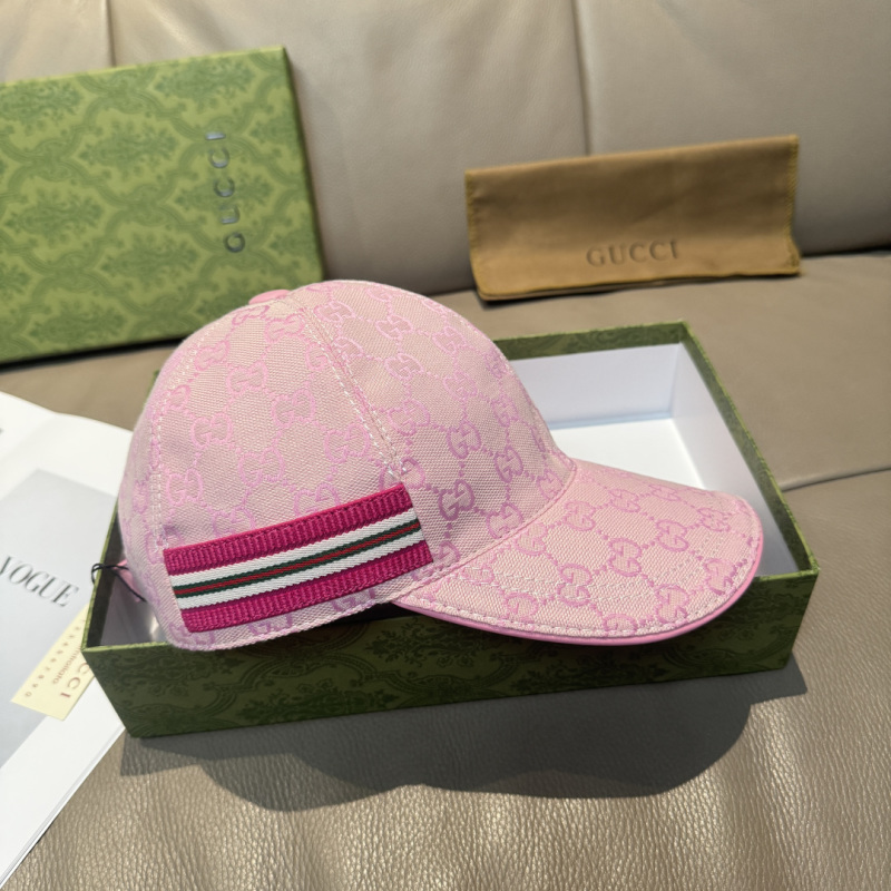 Розовая бейсболка с узором Gucci