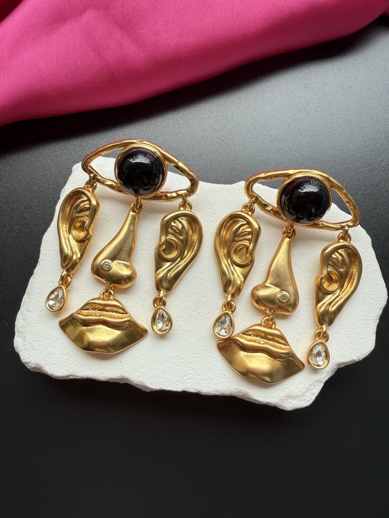 Серьги Schiaparelli с глазом и губами