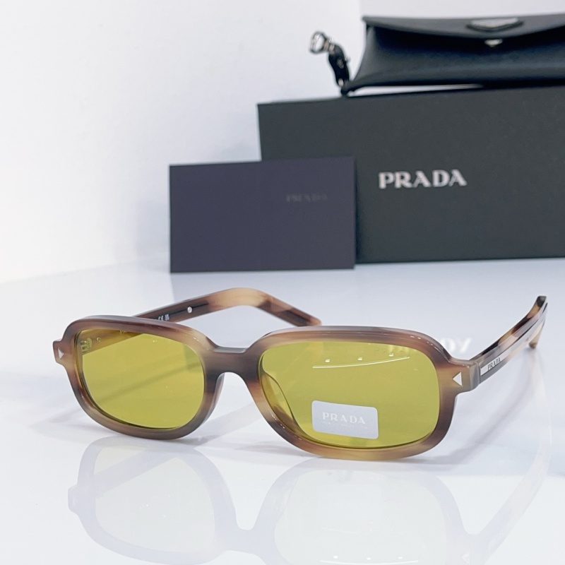 Солнцезащитные очки Prada