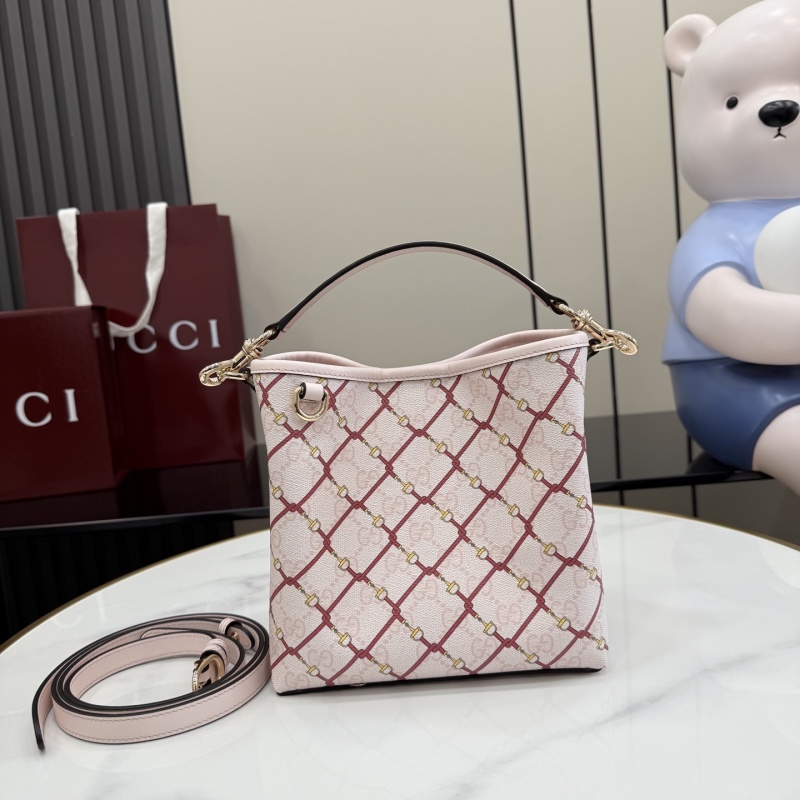 Сумка Gucci с плетеным узором и ремнем