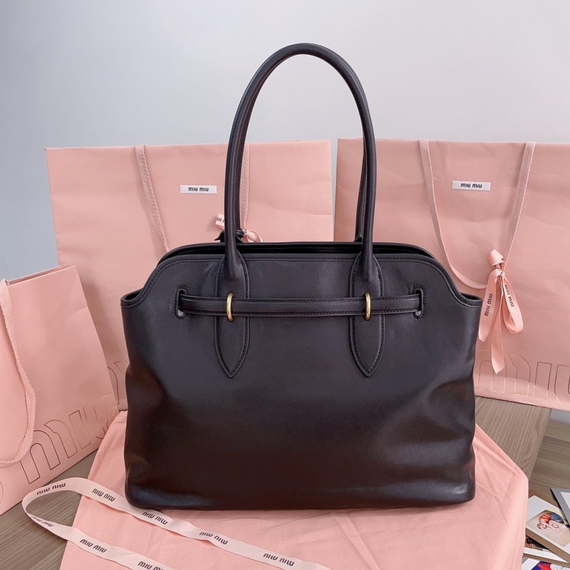 Сумка Miu Miu черная с золотой фурнитурой
