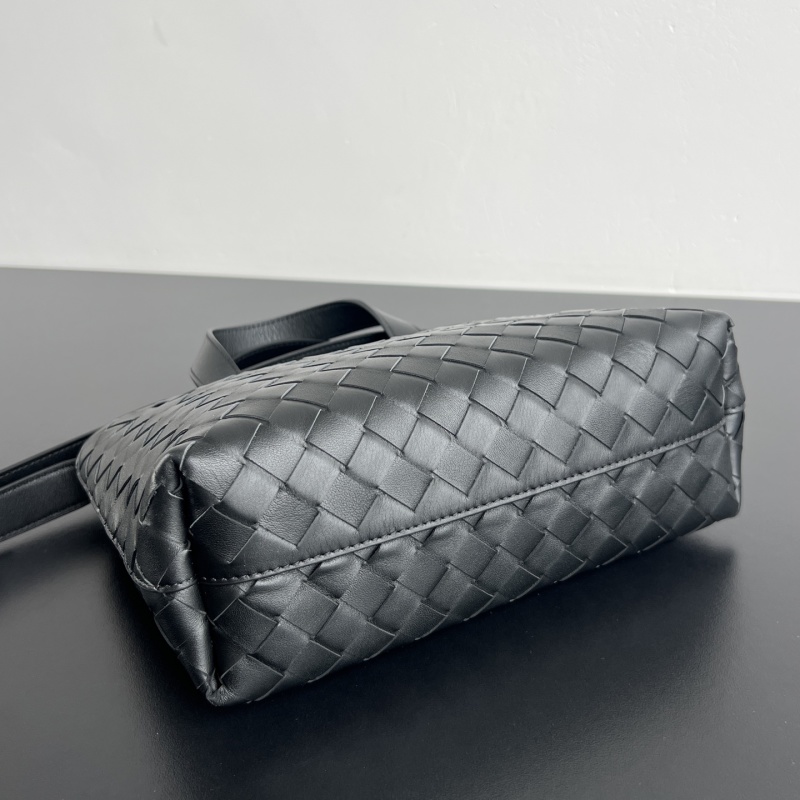 Мини-сумка Bottega Veneta плетеная из натуральной кожи