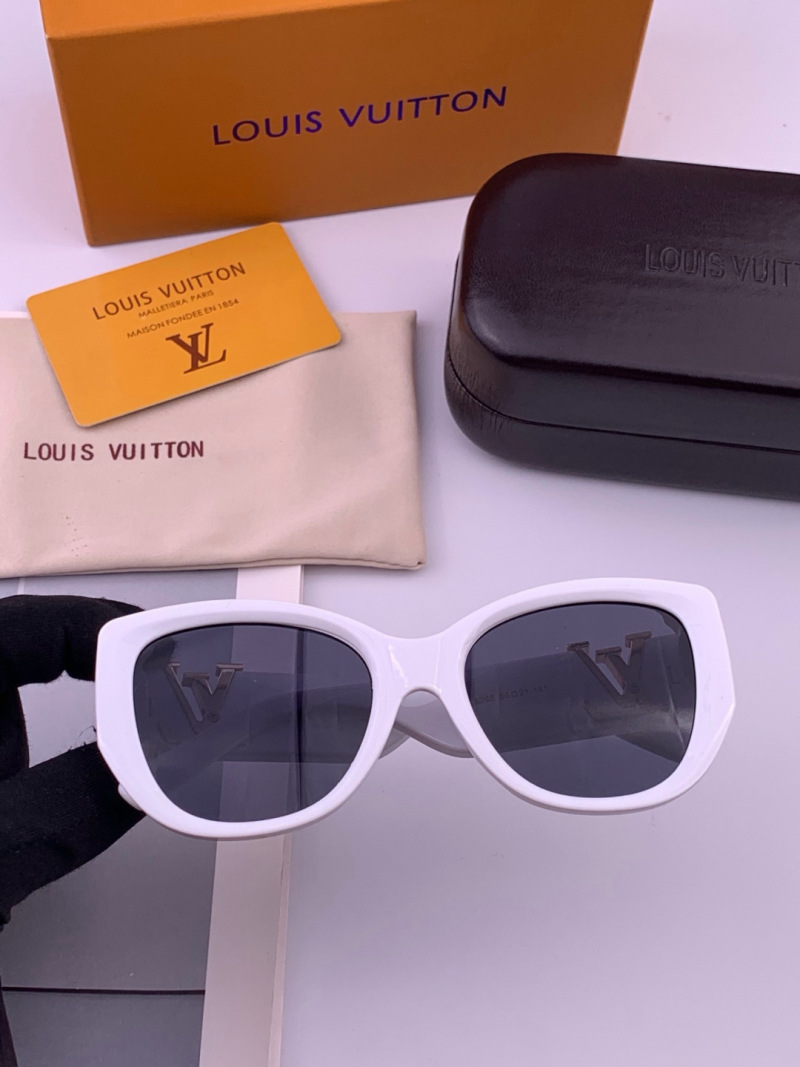 Солнцезащитные очки женские белые квадратные Louis Vuitton