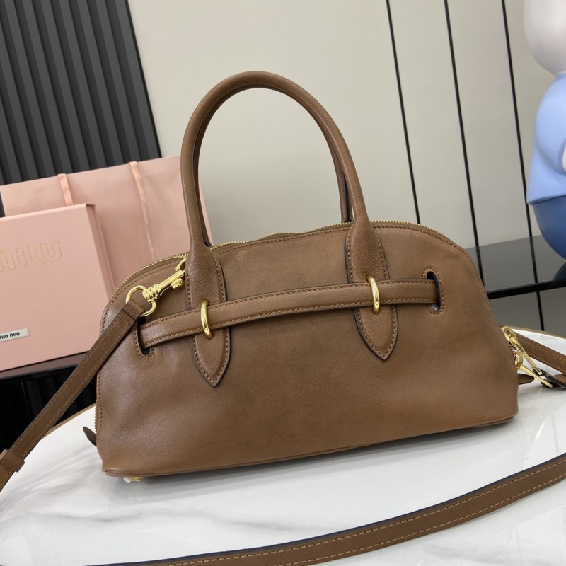 Сумка Miu Miu с золотой фурнитурой