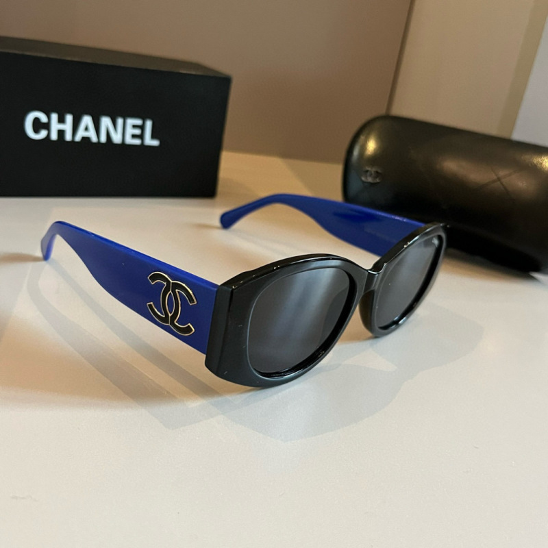 Солнцезащитные очки Chanel черно-синие