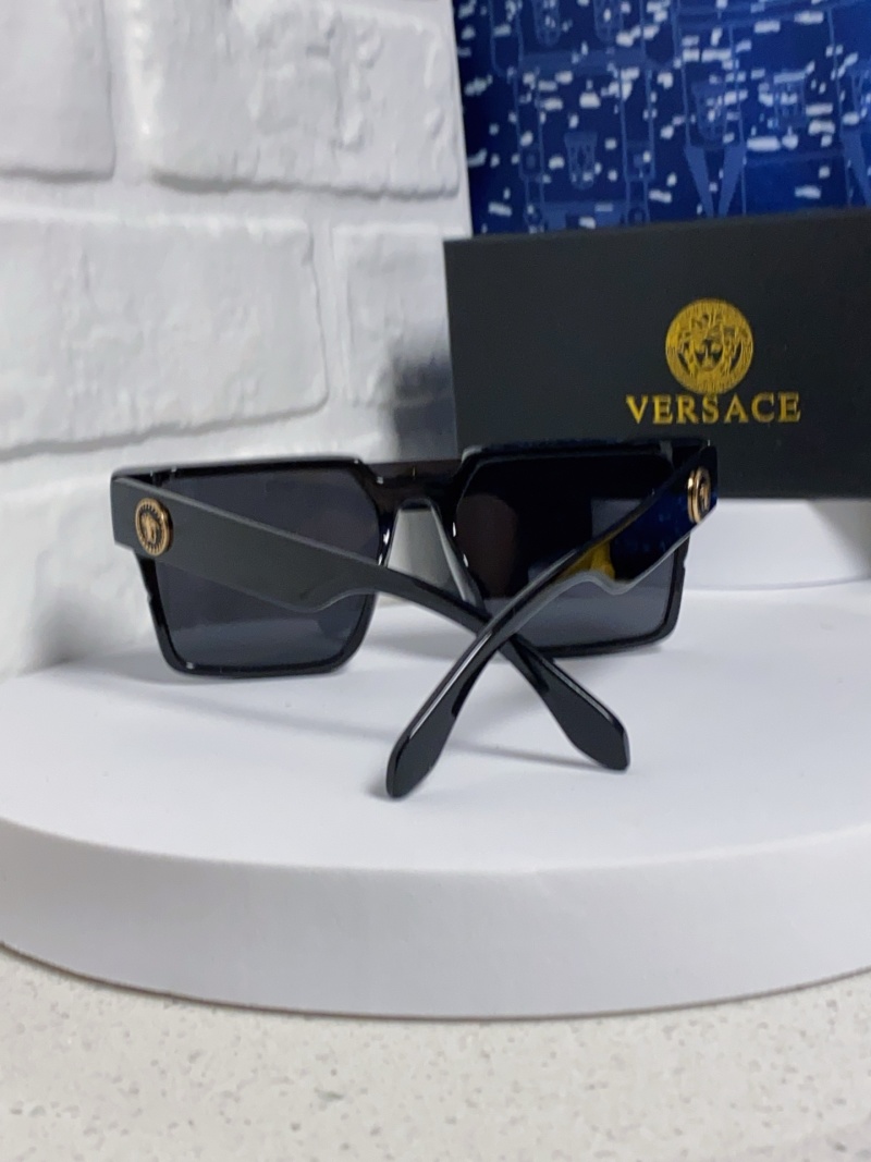 Солнцезащитные очки Versace