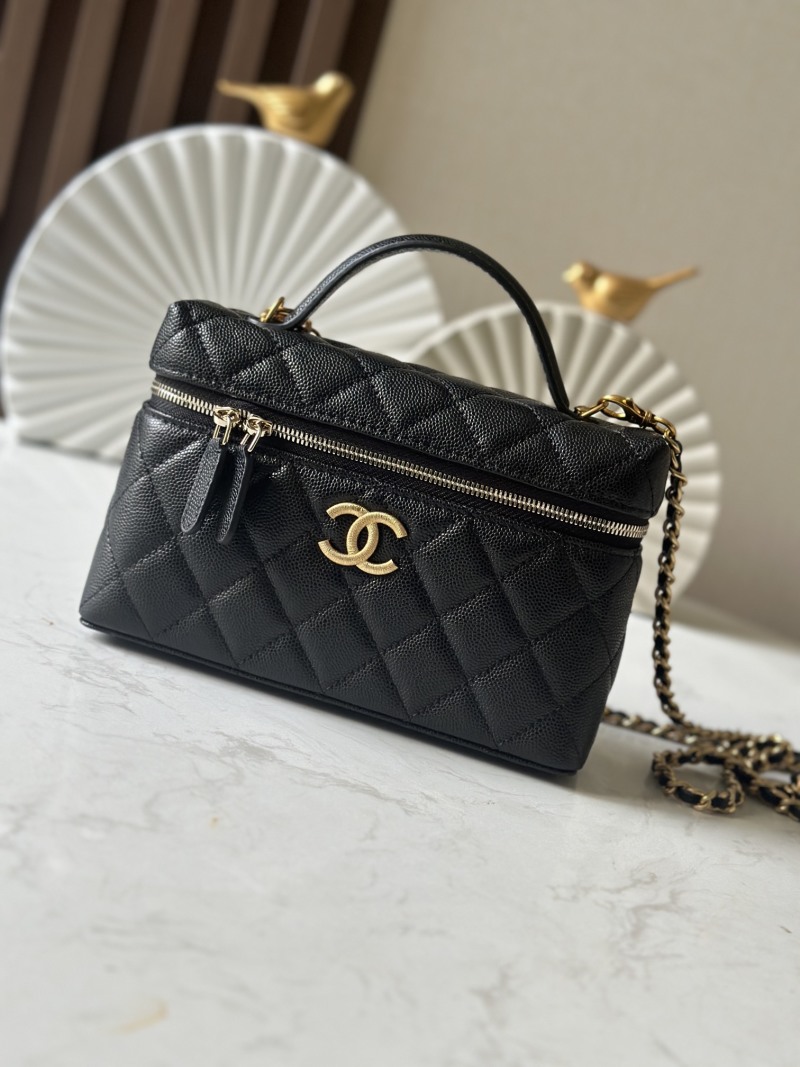 Черная кожаная сумка с цепочкой Chanel