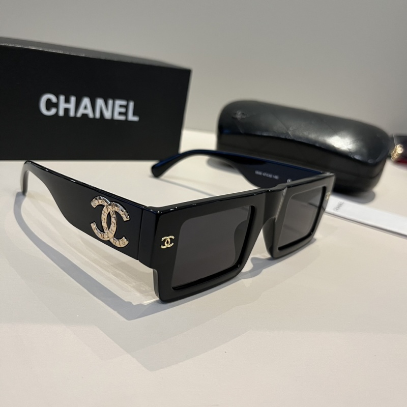 Солнцезащитные очки Chanel