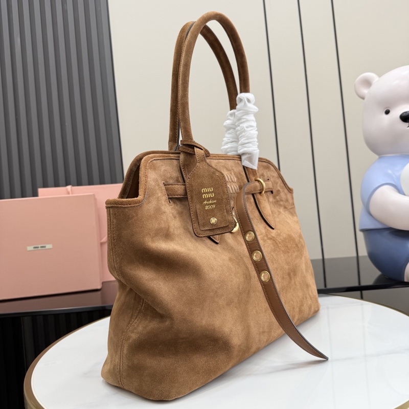 Сумка Miu Miu из замши коричневого цвета