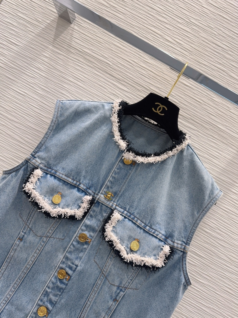 Жилеты Chanel