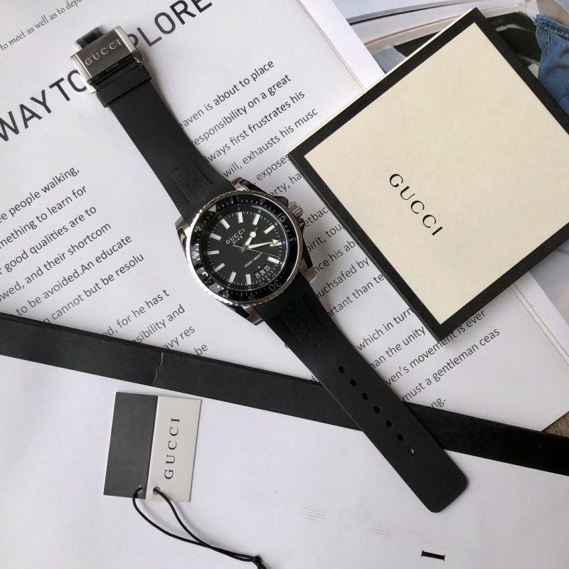 Часы Gucci