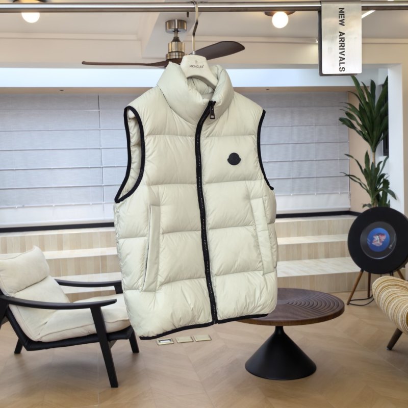 Жилет Moncler