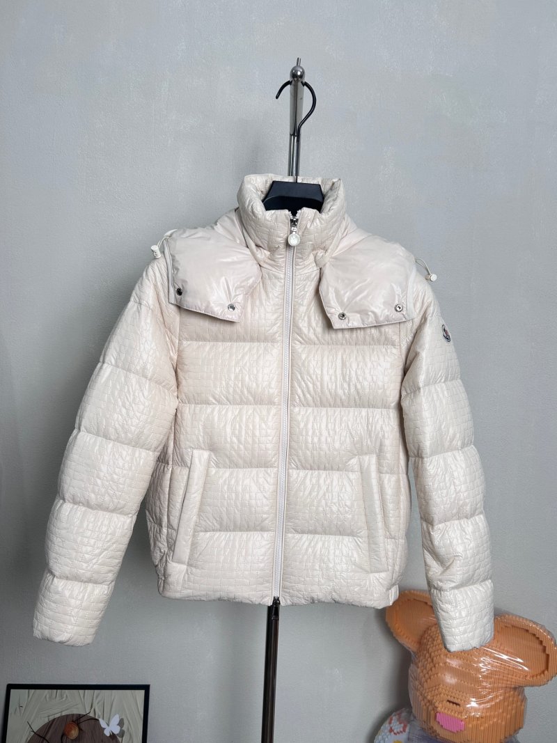 Пуховик Moncler