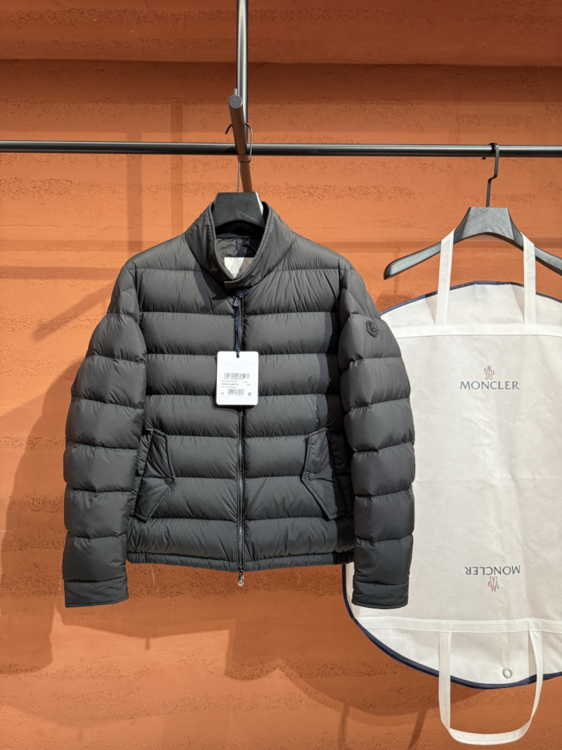 Пуховик Moncler