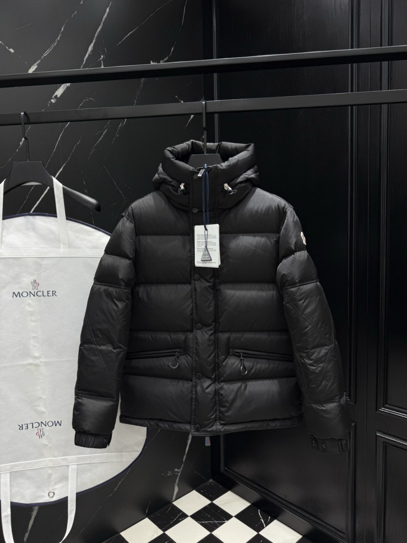 Пуховик Moncler