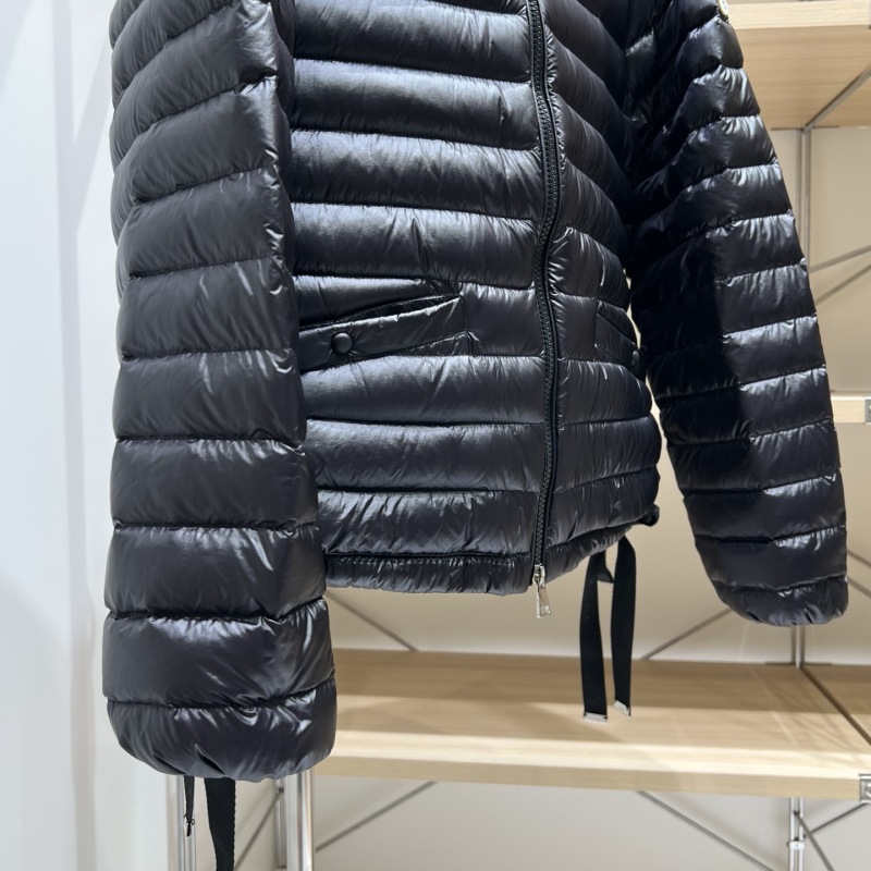 Пуховик Moncler