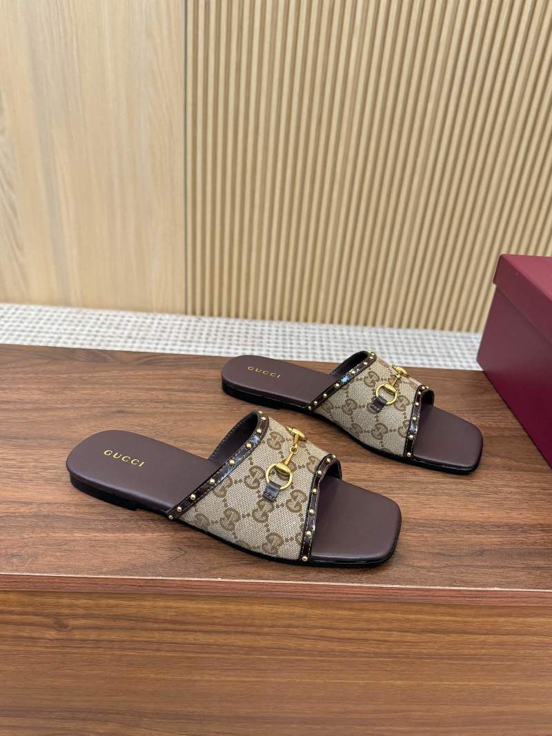 Женские сандалии GG print с пряжкой Gucci
