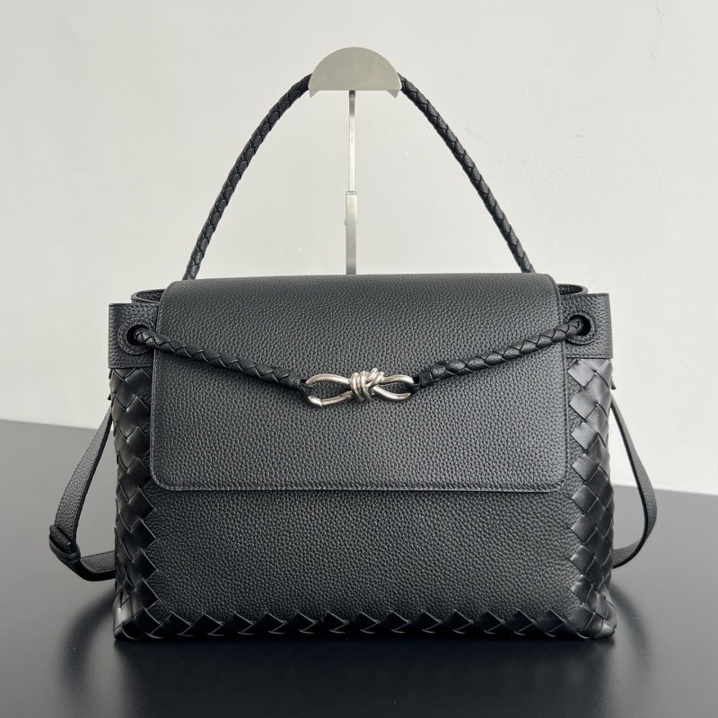 Сумка Bottega Veneta Andiamo с плетеным ремешком
