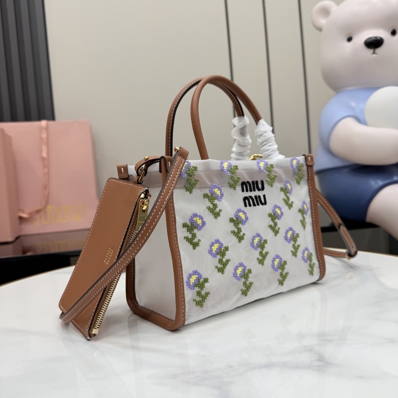 Сумка Miu Miu с вышивкой и логотипом