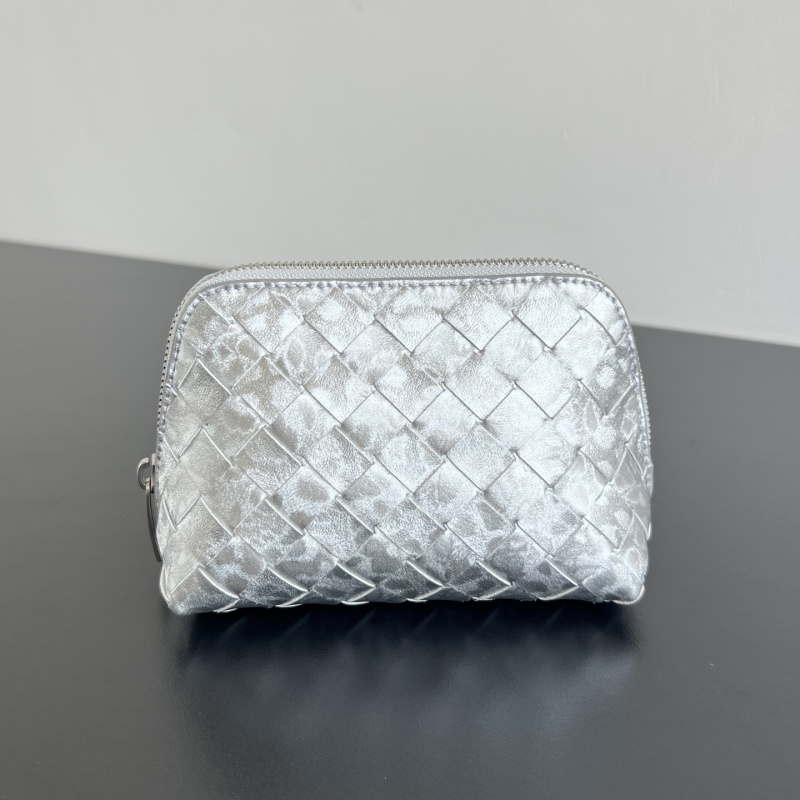 Кожаная косметичка Bottega Veneta из плетеной кожи