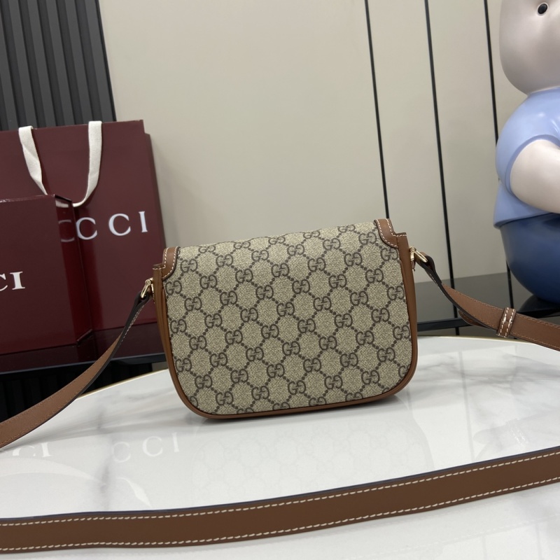 Сумка Gucci с монограммой и пряжкой