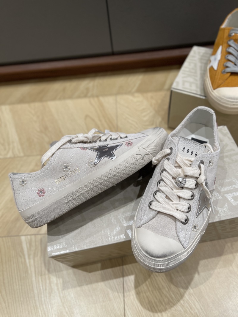 Женские кеды Golden Goose V-Star с эффектом потертости