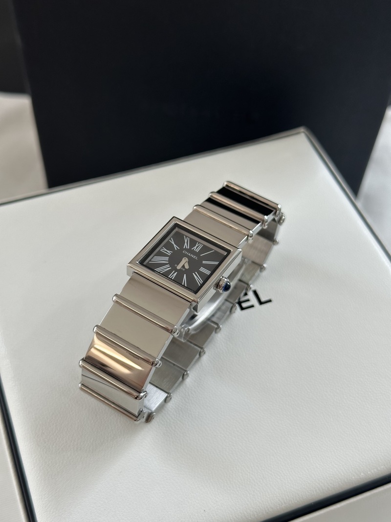 Часы Chanel