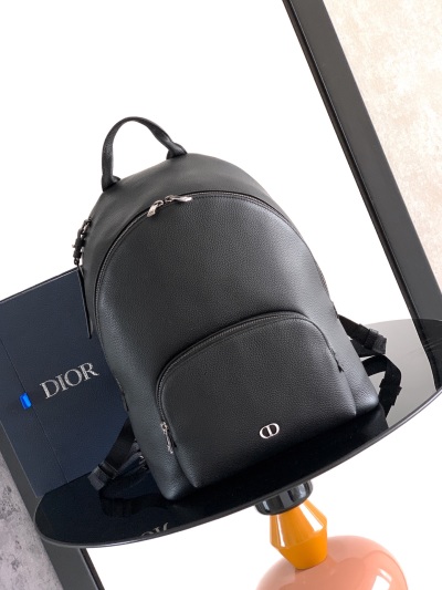 Черный рюкзак Dior