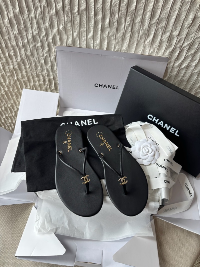 Женские черные шлепанцы с логотипом Chanel