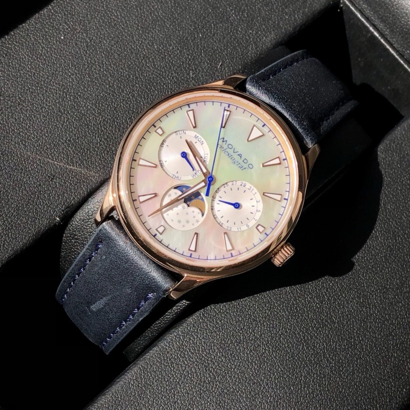 Часы Movado