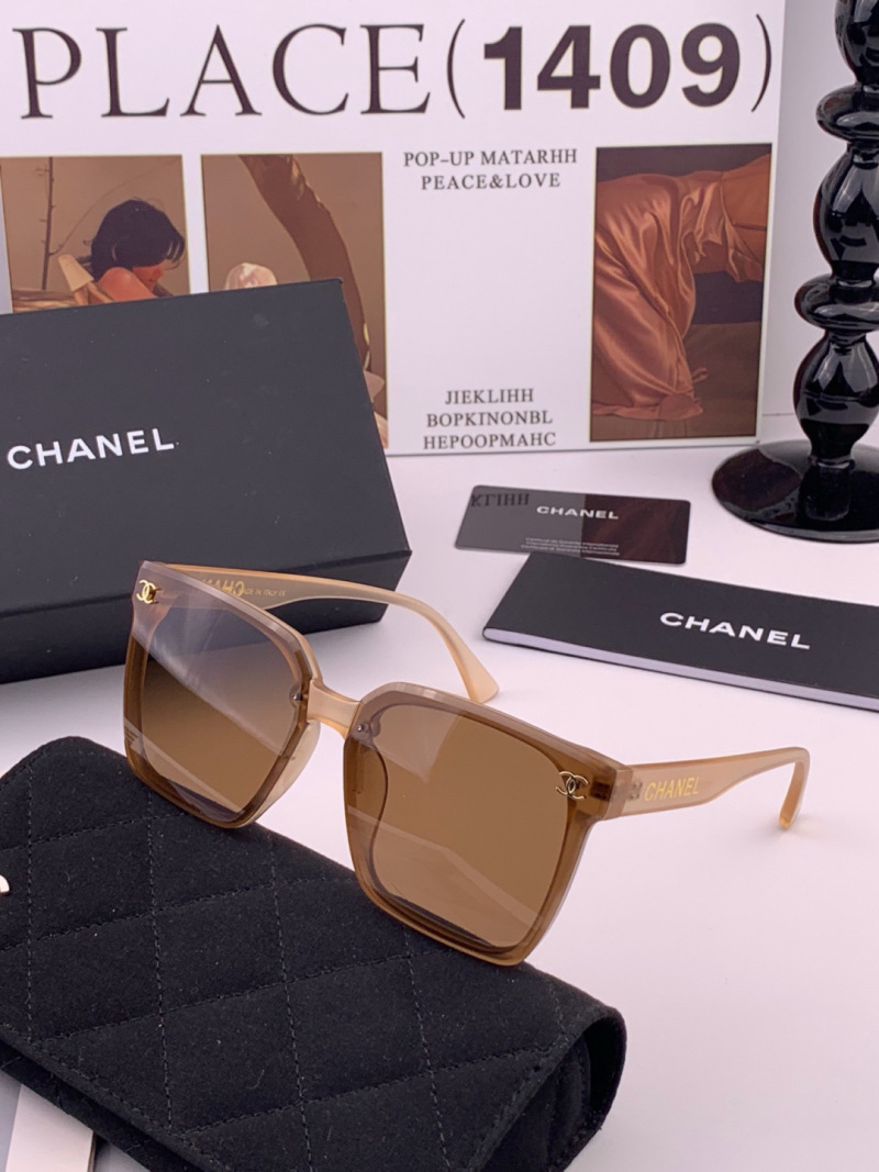 Солнцезащитные очки в квадратной оправе Chanel