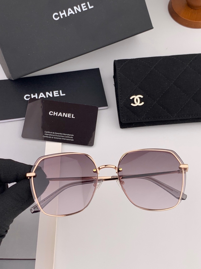 Солнцезащитные очки женские с металлической оправой Chanel