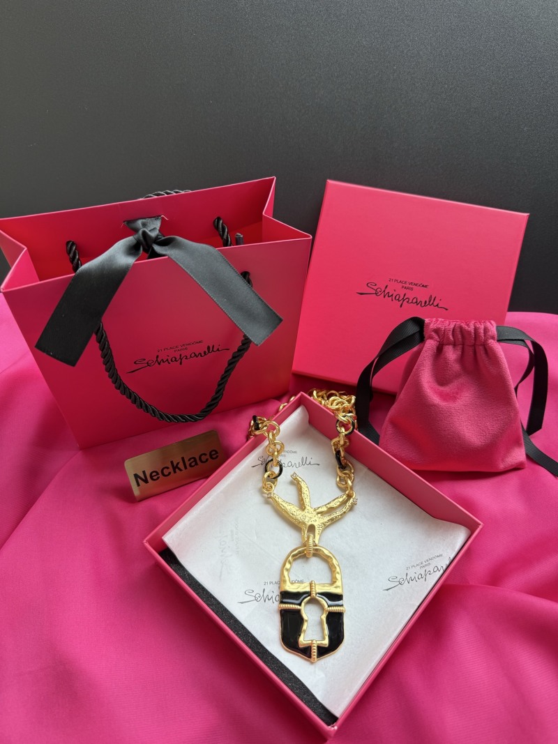 Колье с подвеской в виде птицы и замка Schiaparelli