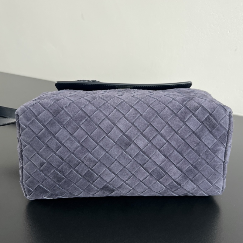 Сумка-кроссбоди Bottega Veneta Andiamo из замши