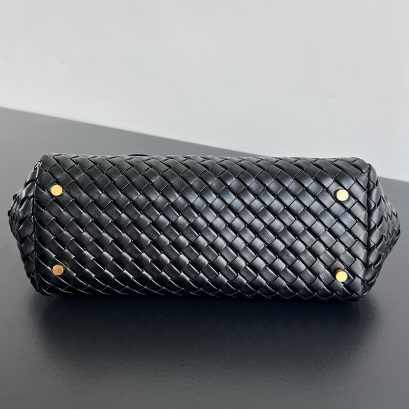 Черная плетеная сумка через плечо Bottega Veneta