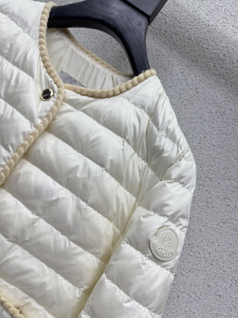 Зимняя куртка с пуховым наполнителем Moncler