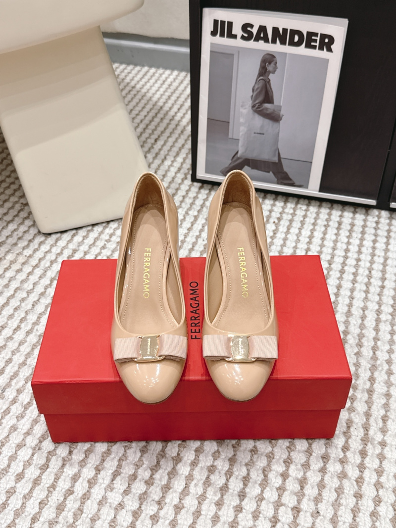 Женские туфли на каблуке с декоративным бантом Ferragamo