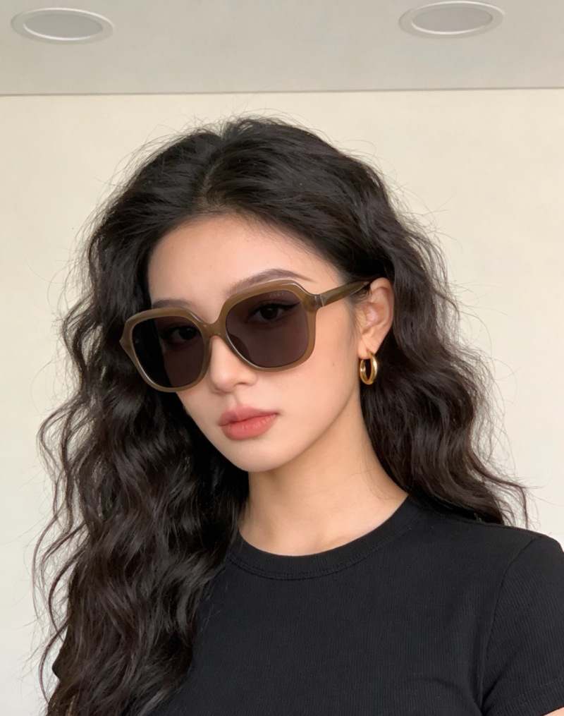 Квадратные солнцезащитные очки Gucci