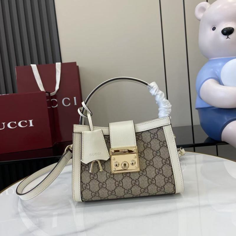 Сумка Gucci с замком и ручкой