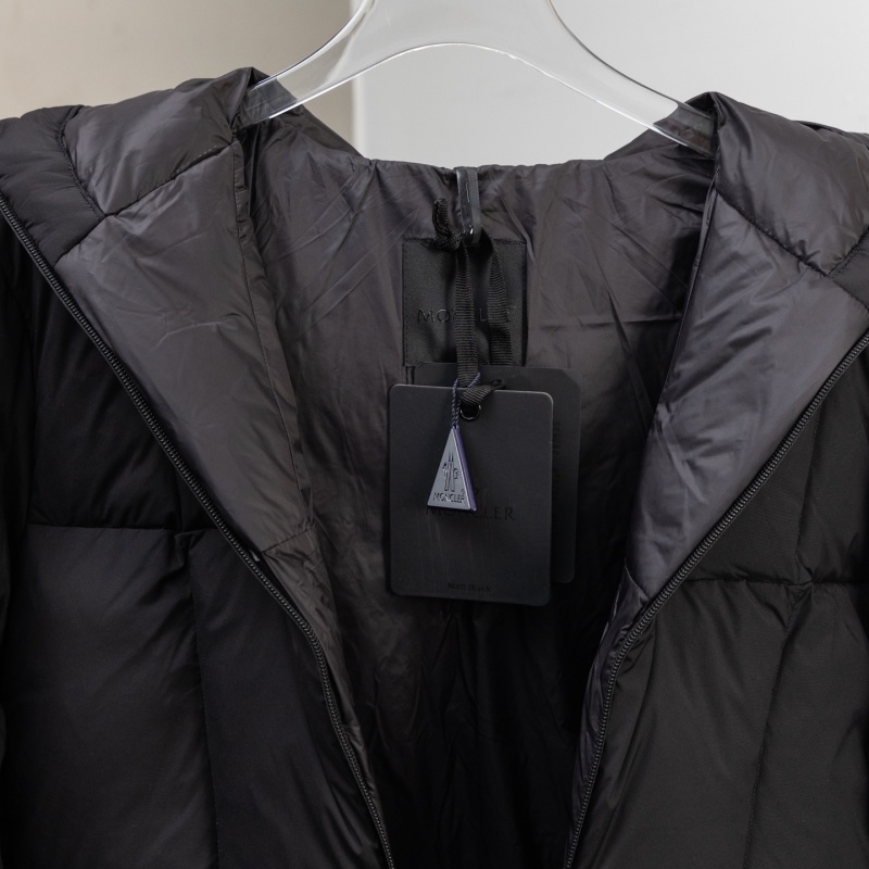 Пуховик Moncler