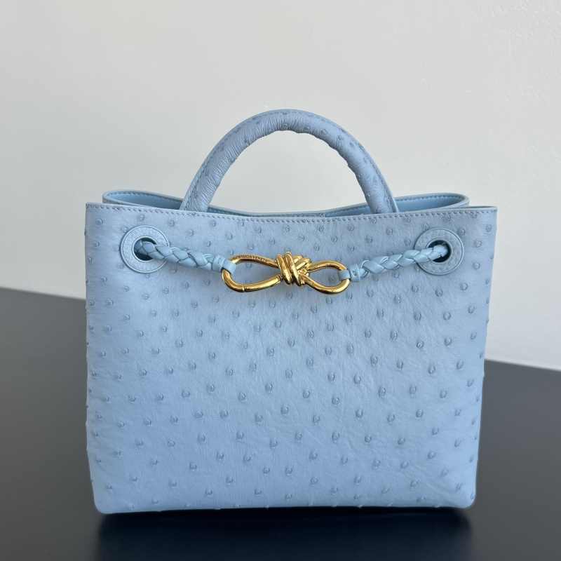 Сумка Bottega Veneta из страусиной кожи
