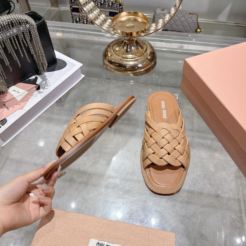 Женские плетеные босоножки на плоской подошве Miu Miu