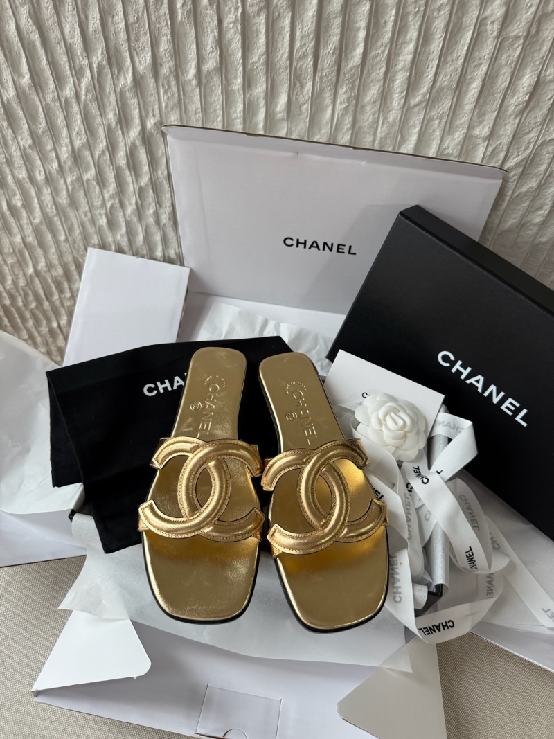 Женские сандали с металлическим логотипом Chanel