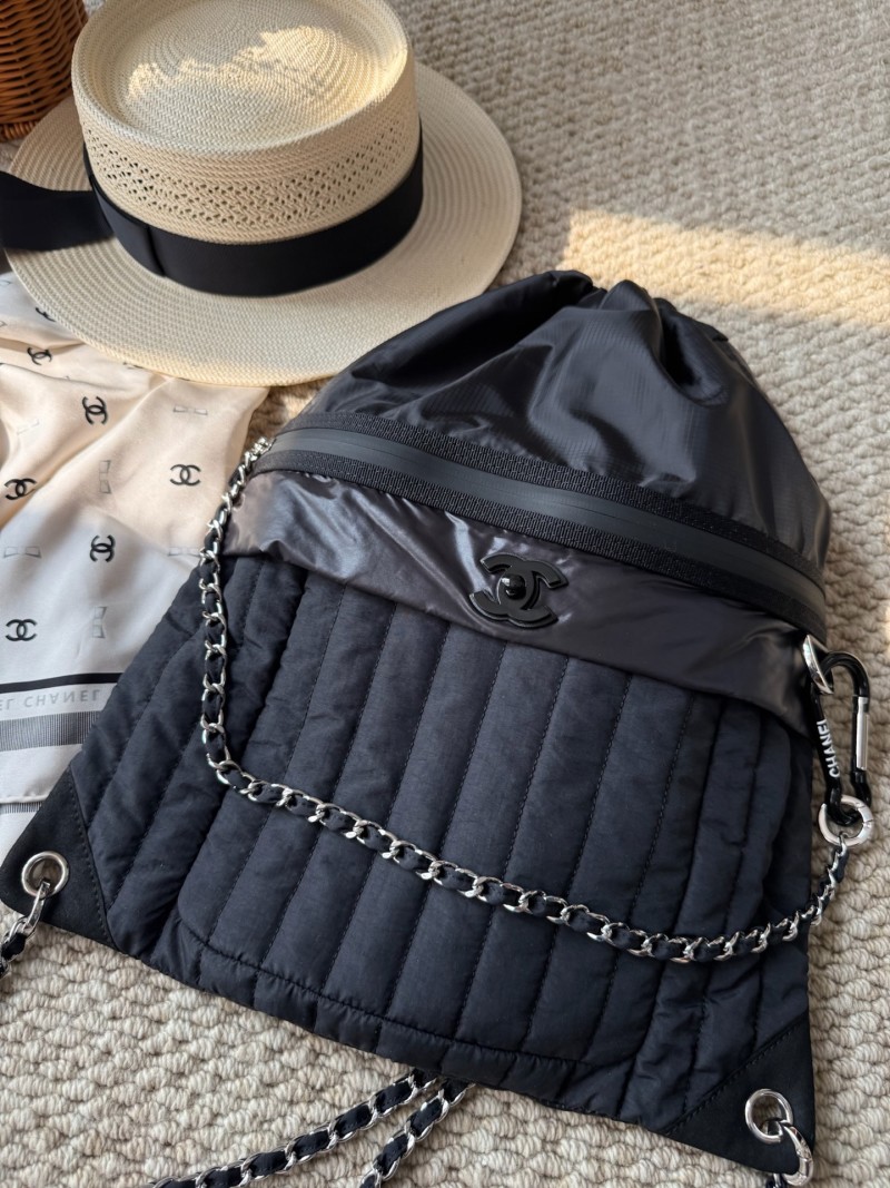 Черный стеганый рюкзак с цепью Chanel