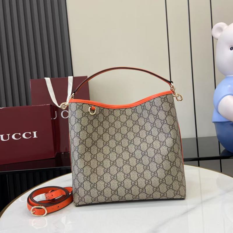 Сумка Gucci с монограммой и оранжевой окантовкой