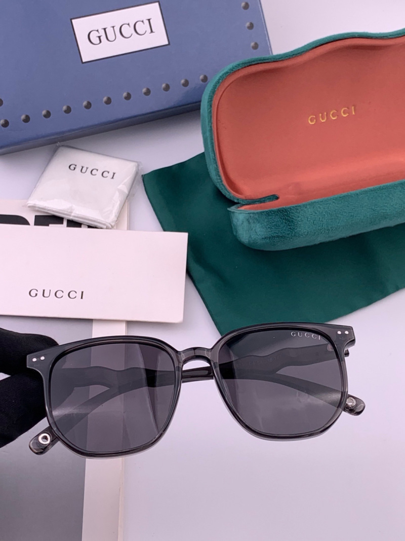 Солнцезащитные очки Gucci G0613