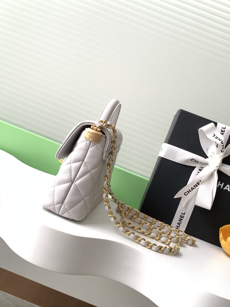 Сумка женская с плетеной цепочкой и клапаном Chanel