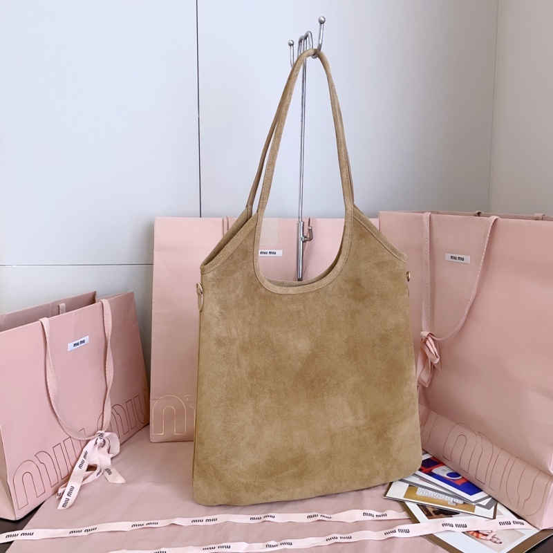 Замшевая сумка бежевого цвета Miu Miu